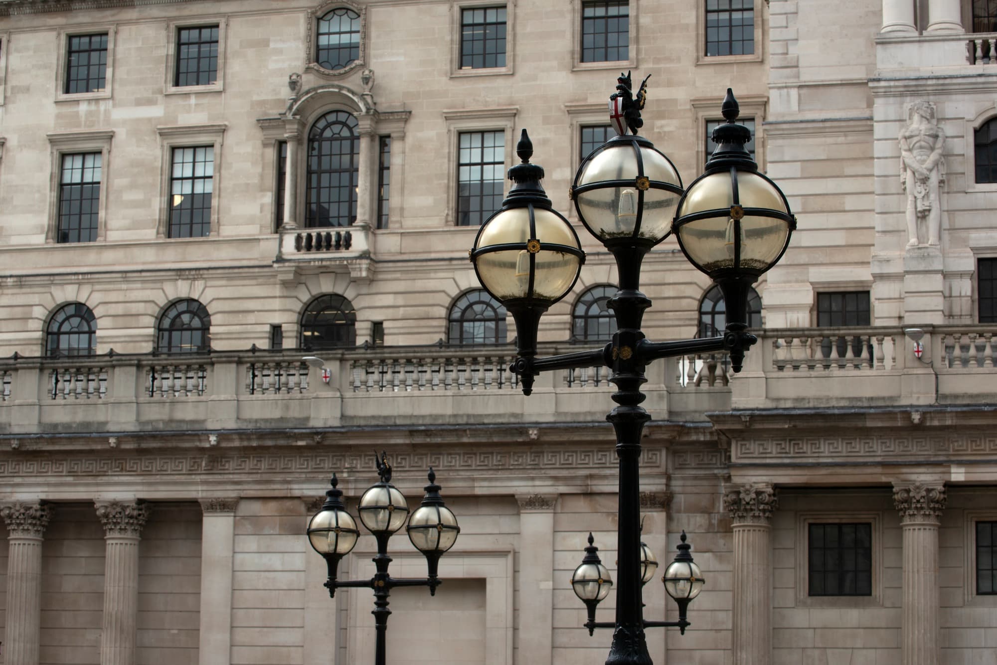 London streetlamps. Image by freepik.